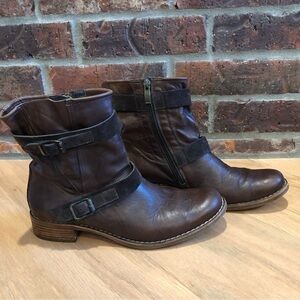 PAUL Green Munchen brown leather ankle boots with 1.25” stacked heel. Size 6.5